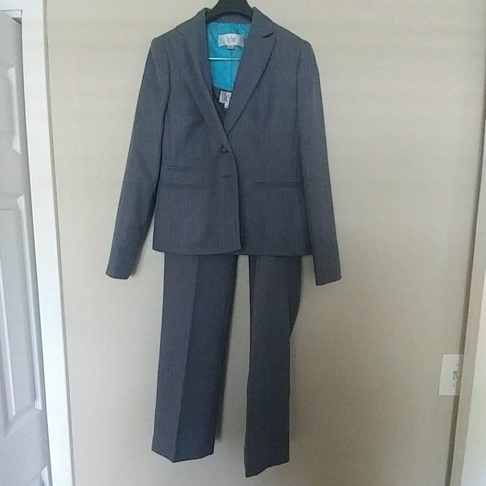 Pant suit